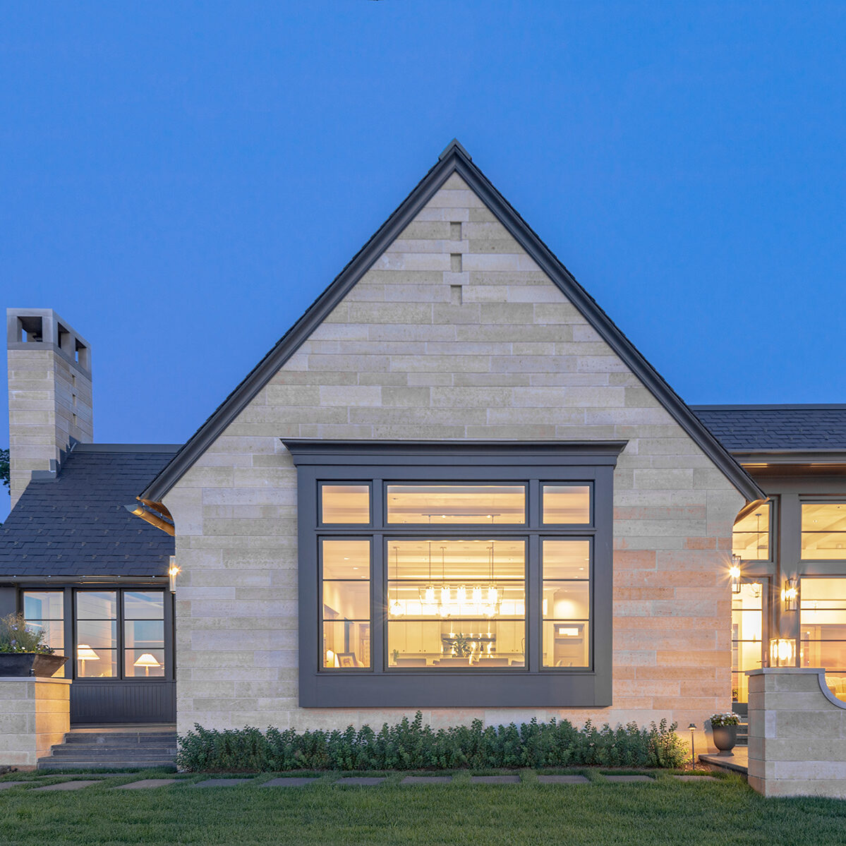 A Lakeside Kitchen's Singular Aesthetic - Midwest Home