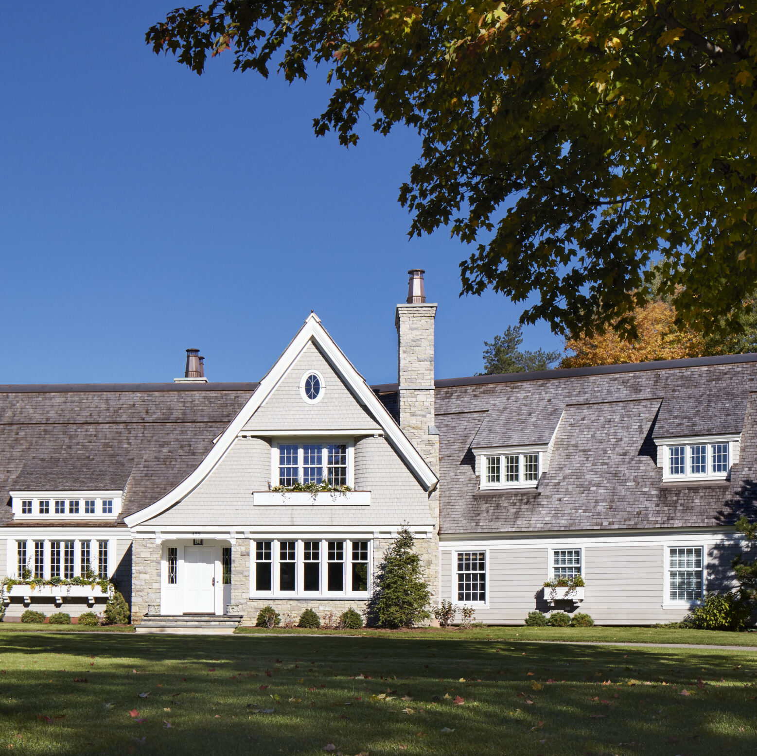 A Lakeside Kitchen's Singular Aesthetic - Midwest Home